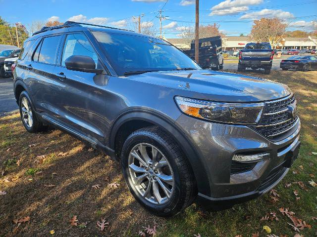 Certified 2022 Ford Explorer XLT w/ Equipment Group 202A AWD/4WD image 3