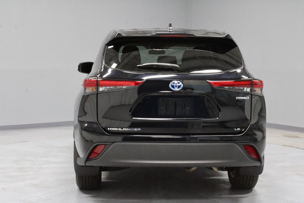 Used 2022 Toyota Highlander LE AWD/4WD image 9