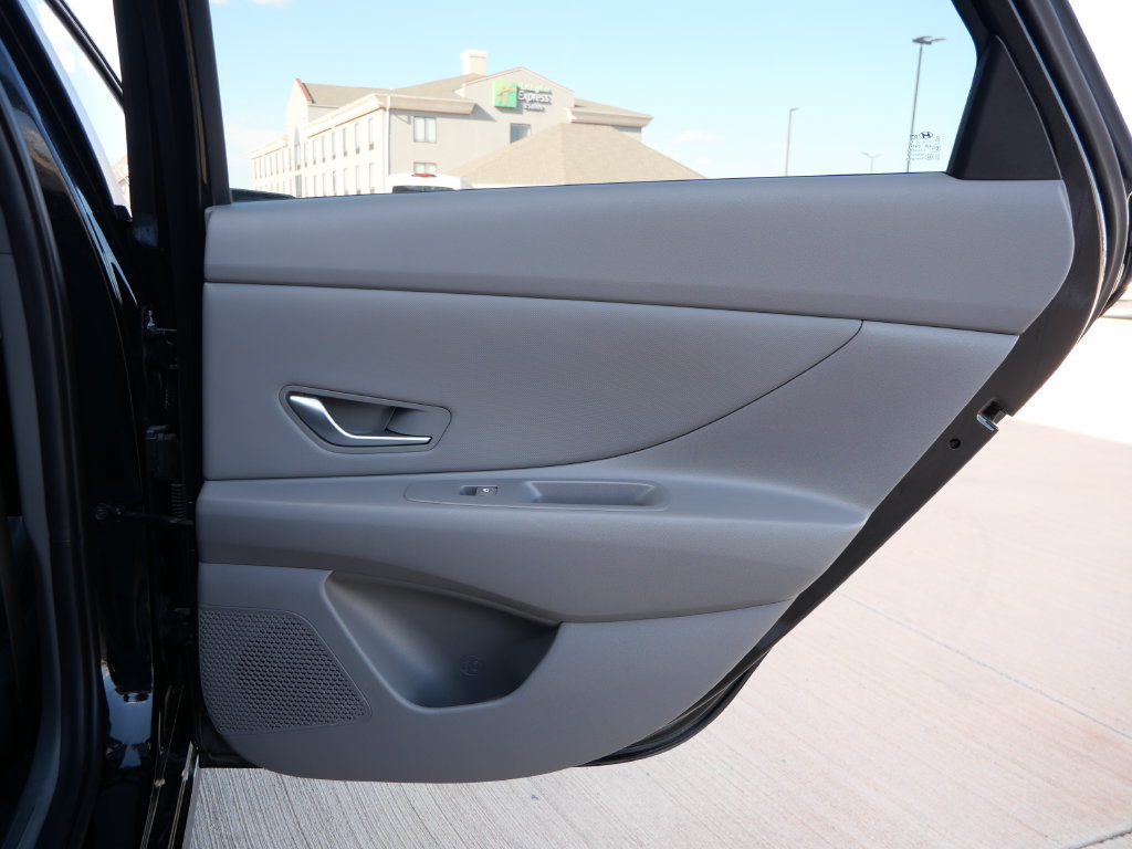 Used 2025 Hyundai Elantra SEL FWD image 10