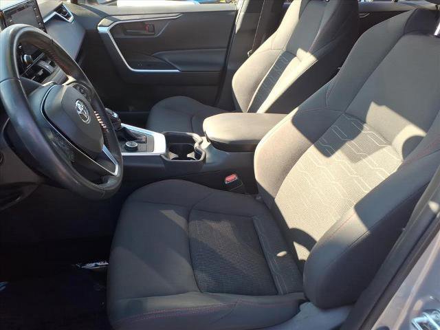 Used 2021 Toyota RAV4 SE w/ Weather & Moonroof Package image 17