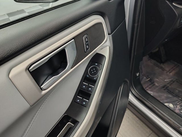 Certified 2021 Ford Explorer XLT w/ Equipment Group 202A AWD/4WD image 17