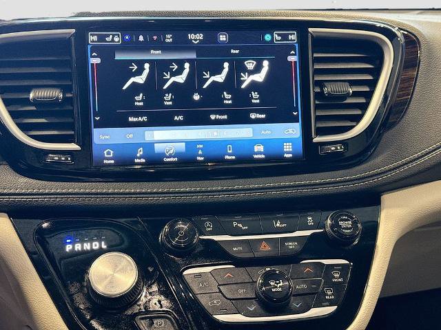 Used 2023 Chrysler Pacifica Limited image 14