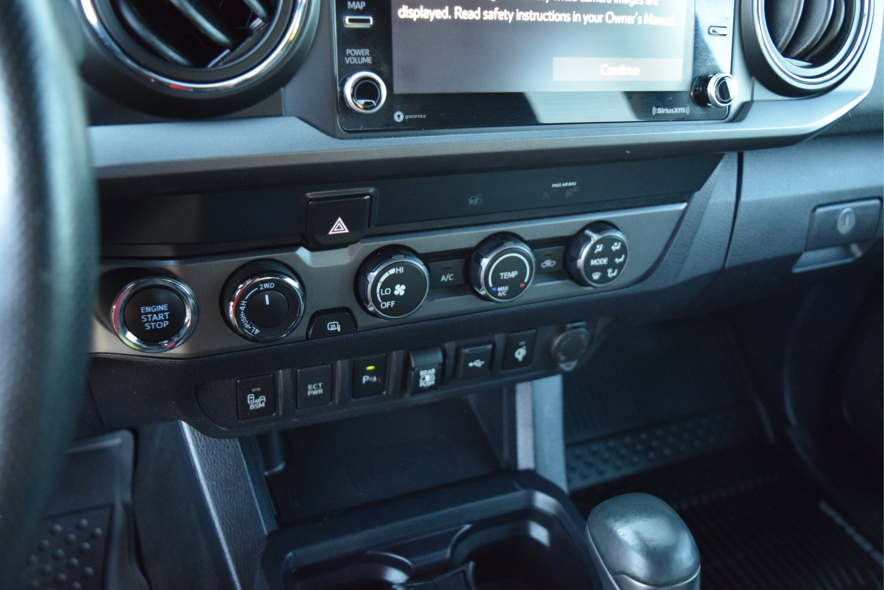 Used 2020 Toyota Tacoma TRD Off-Road w/ Technology Package AWD/4WD image 16