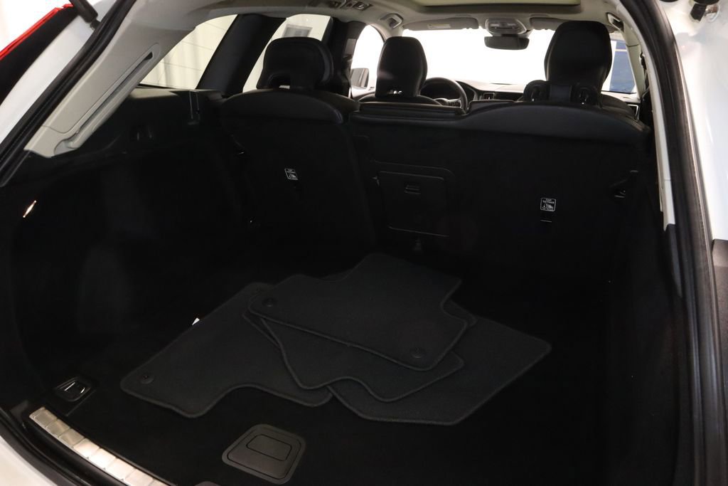 Used 2023 Volvo XC60 B5 Core AWD/4WD image 17