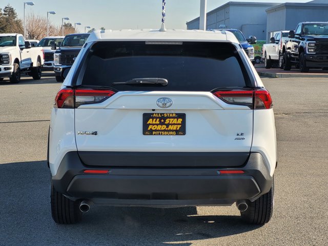 Used 2022 Toyota RAV4 LE image 4