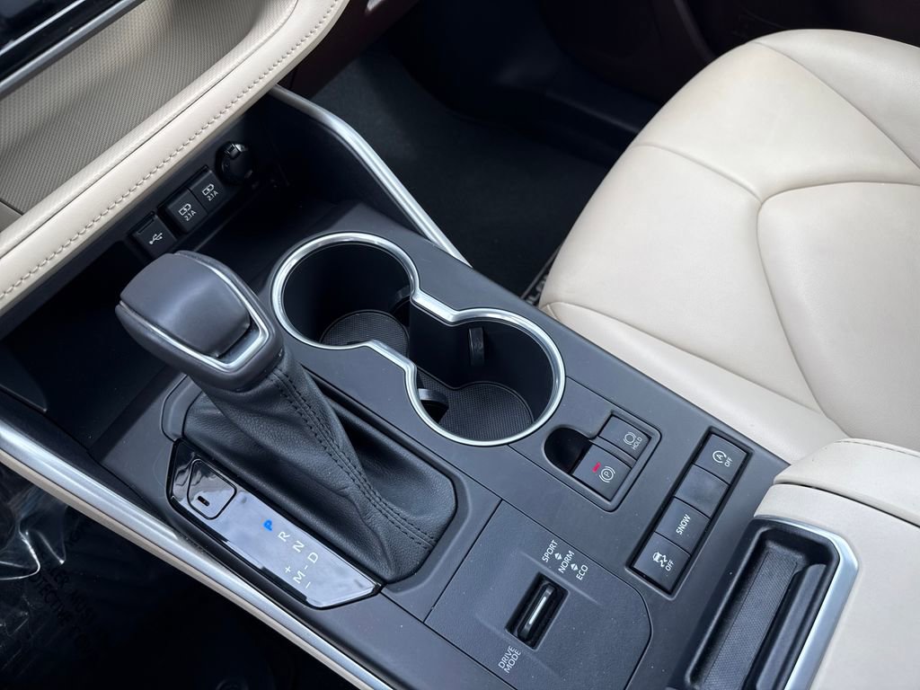 Used 2021 Toyota Highlander XLE image 23