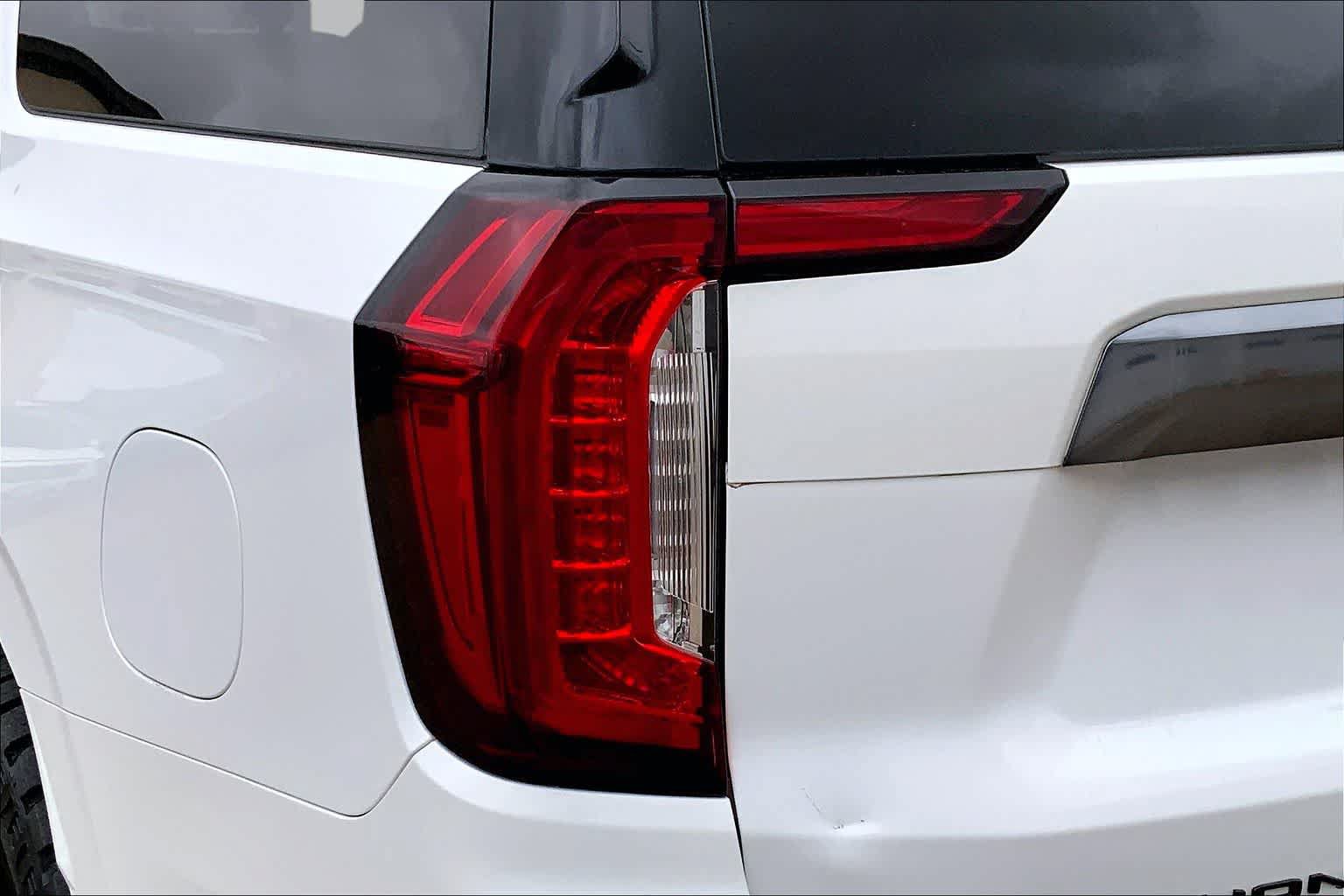 Used 2024 GMC Yukon XL AT4 w/ AT4 Premium Plus Package AWD/4WD image 29