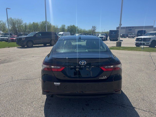 Used 2022 Toyota Camry LE FWD image 4