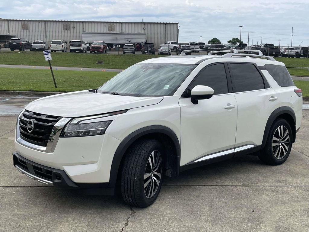 Used 2024 Nissan Pathfinder Platinum w/ Cargo Package AWD/4WD image 7