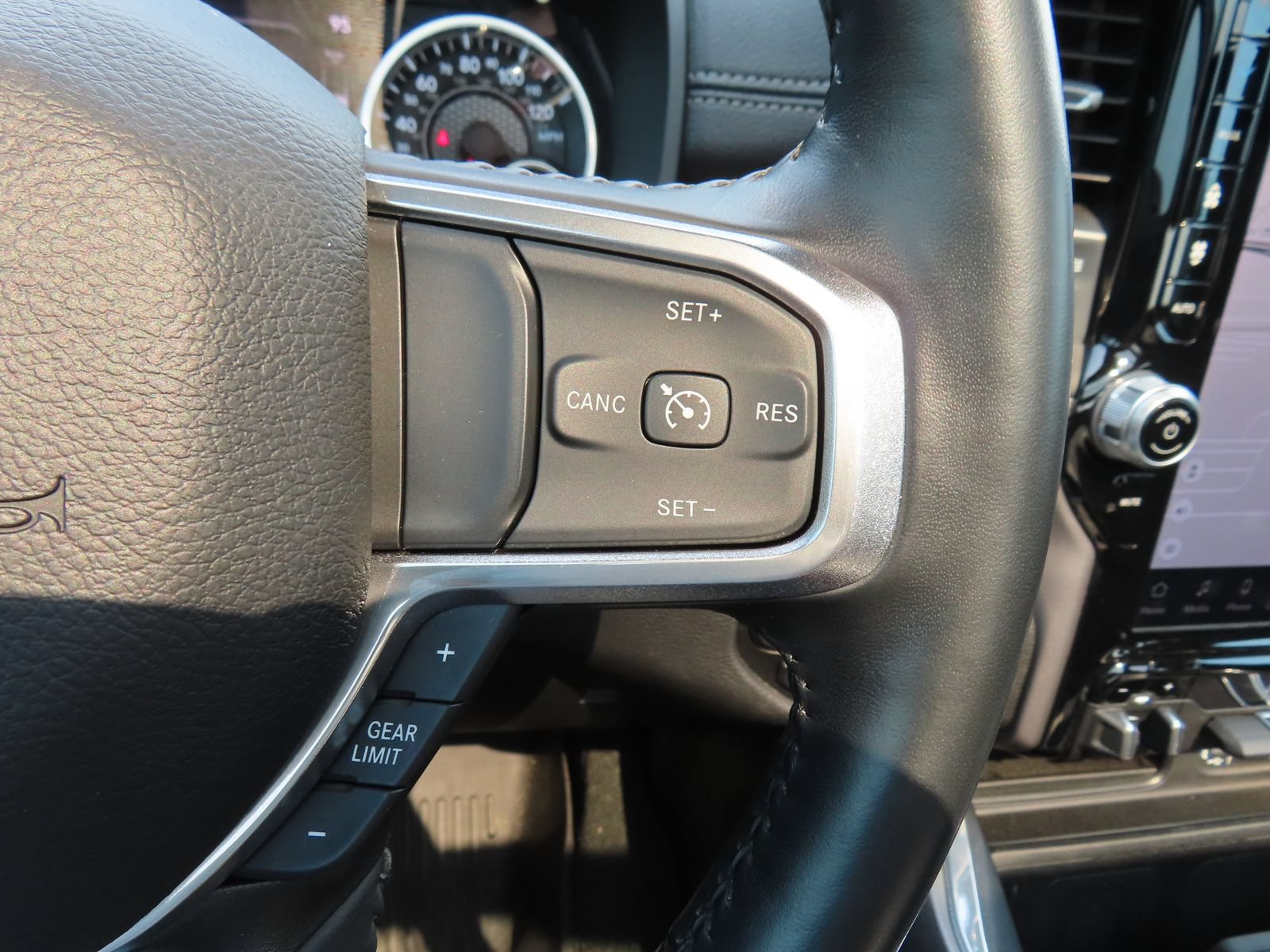 Used 2023 RAM 1500 Laramie AWD/4WD image 23