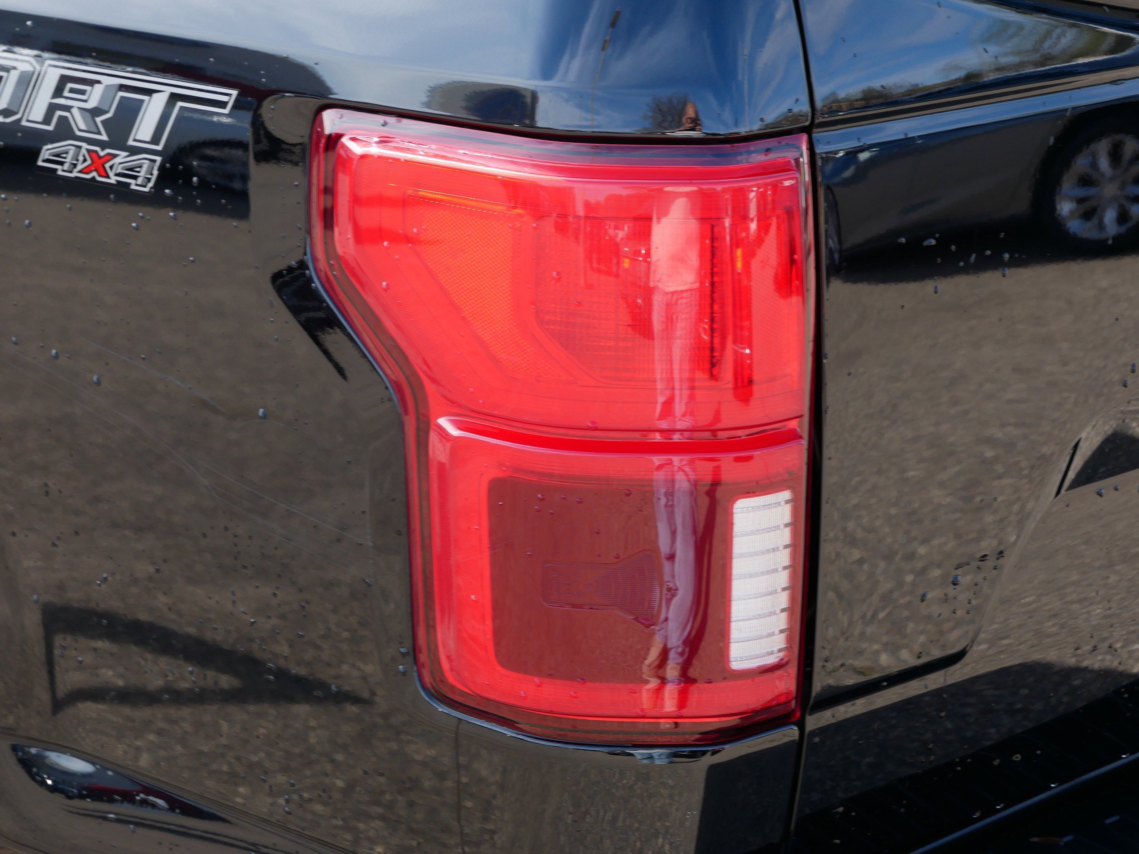 Certified 2018 Ford F150 XLT w/ Equipment Group 302A Luxury AWD/4WD image 17