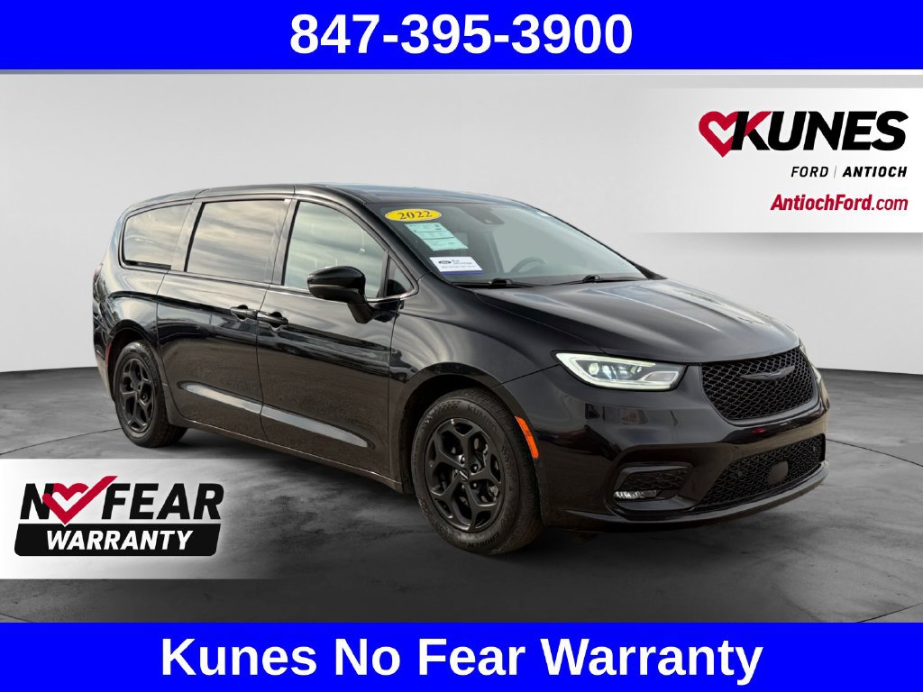 Used 2022 Chrysler Pacifica Touring-L w/ Uconnect Theater Family Group