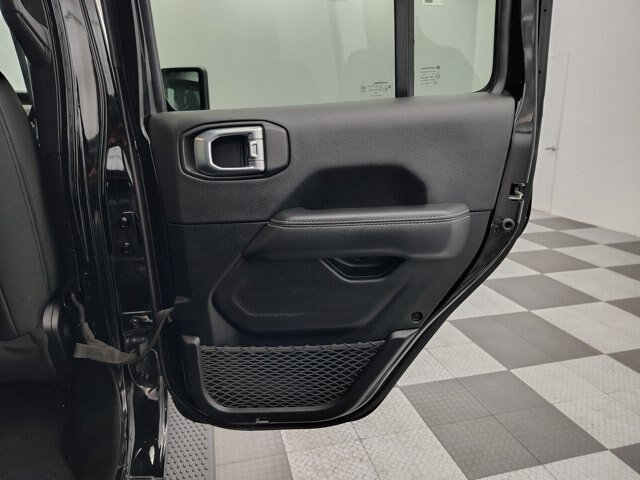 Used 2023 Jeep Wrangler Unlimited Sahara w/ Cold Weather Group AWD/4WD image 27