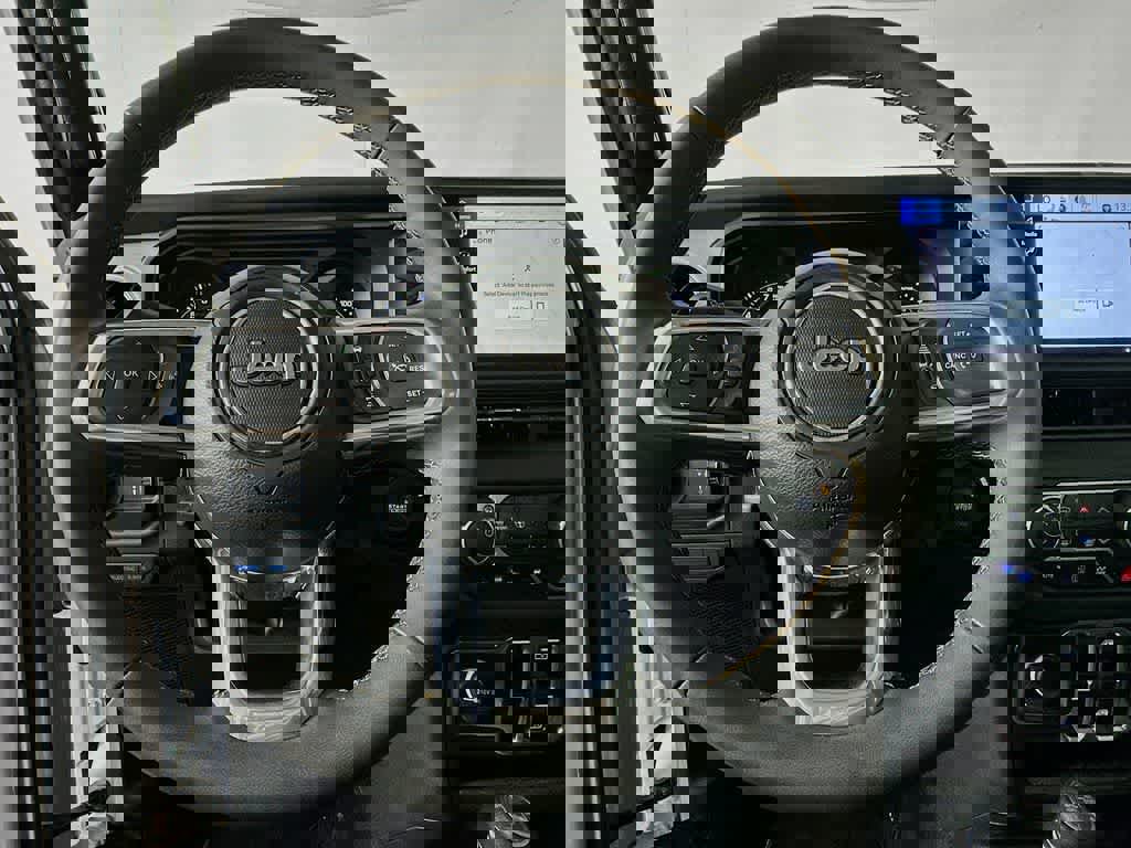 Used 2024 Jeep Wrangler Sahara image 19