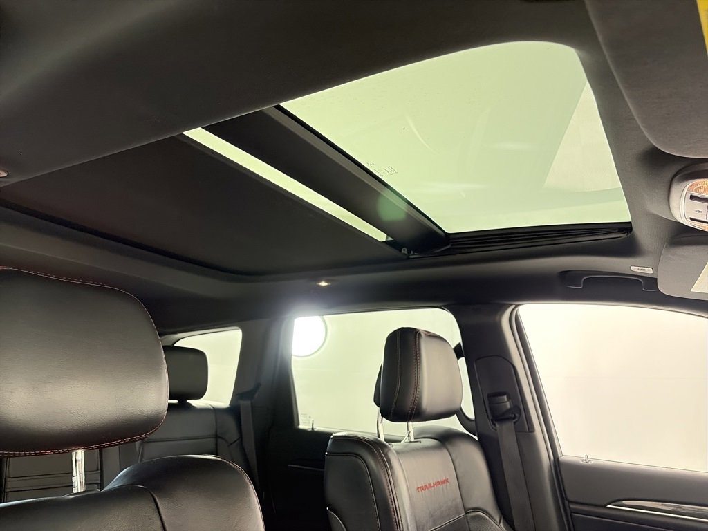 Used 2017 Jeep Grand Cherokee Trailhawk w/ Trailhawk Luxury Group image 32