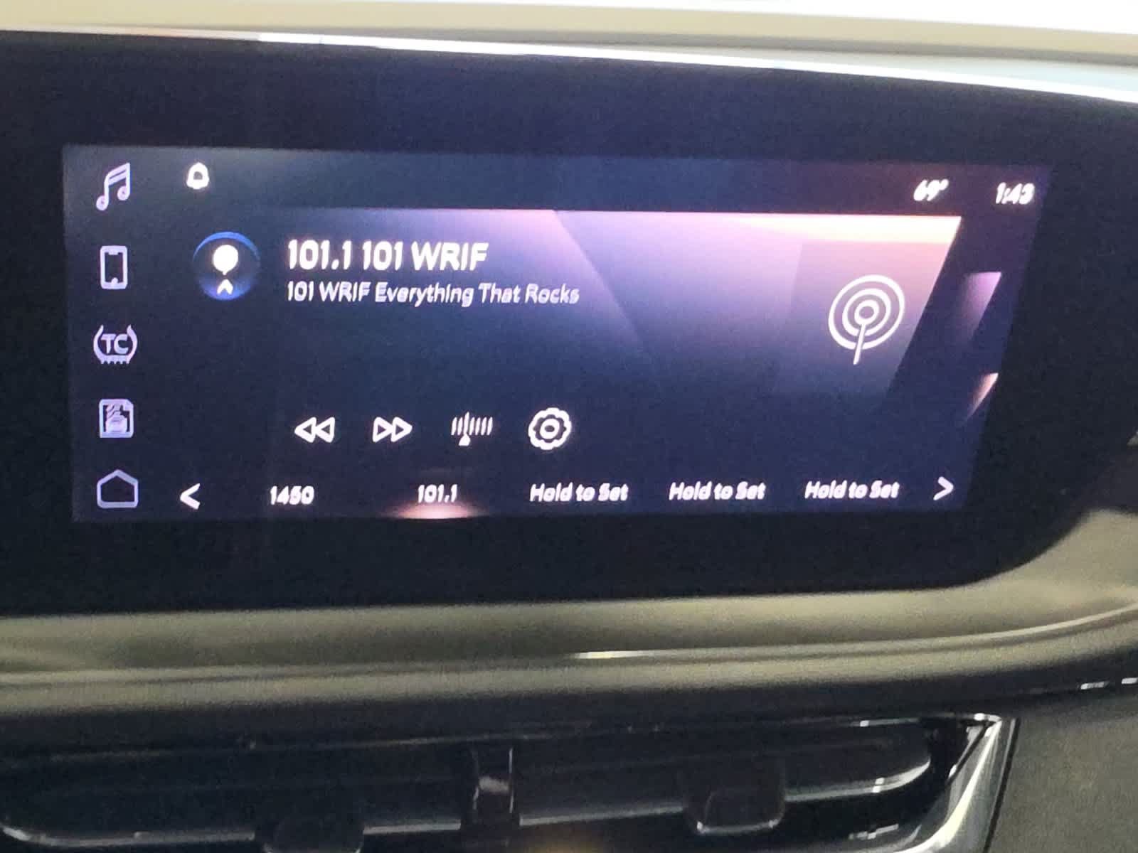 Used 2024 Buick Envista Sport Touring w/ Convenience I Package FWD image 28