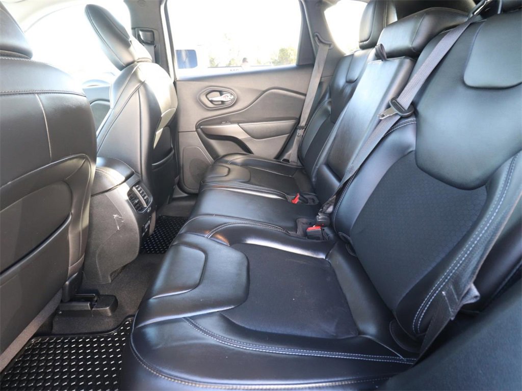 Used 2020 Jeep Cherokee Latitude Plus w/ Cold Weather Group image 12