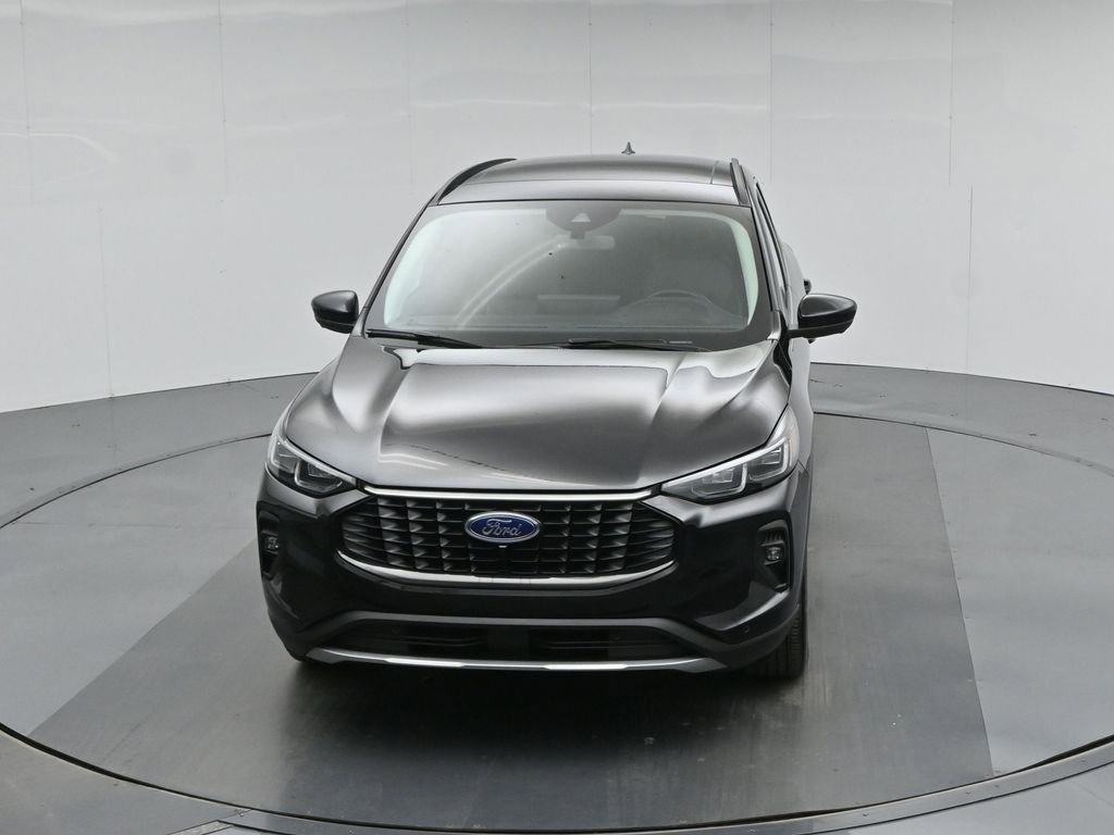 Certified 2025 Ford Escape Platinum w/ Premium Technology Package image 40