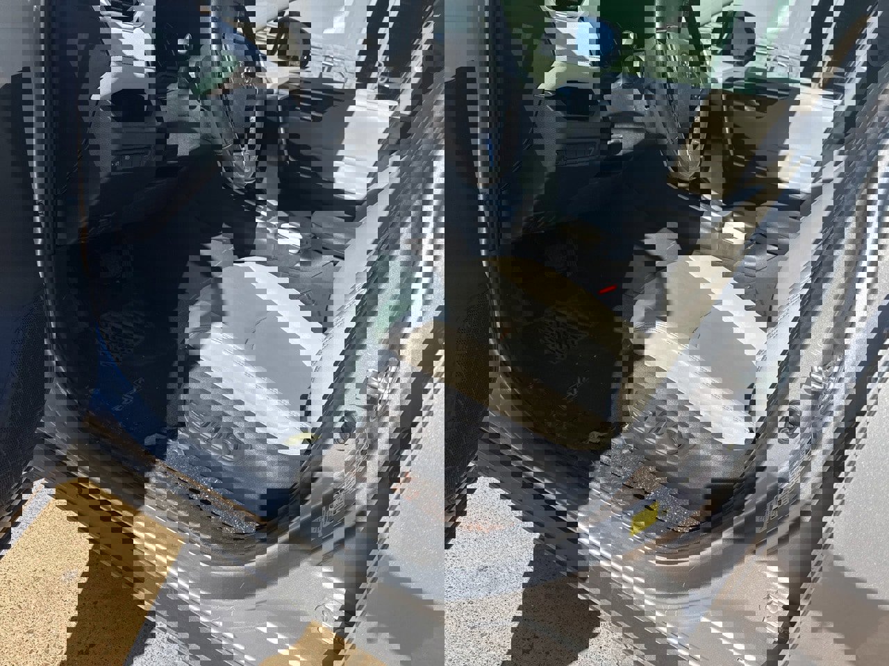 Used 2021 Toyota RAV4 XLE Premium image 9