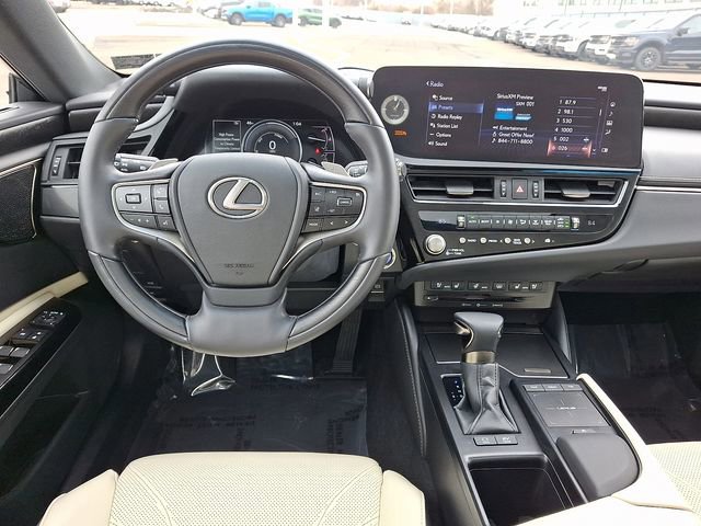 Used 2022 Lexus ES 300h w/ Accessory Package image 11