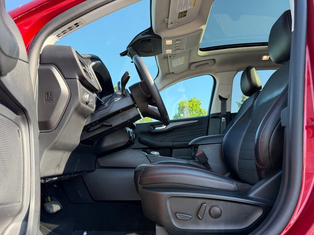 Certified 2022 Ford Escape SEL w/ SEL Stealth AWD Package image 11