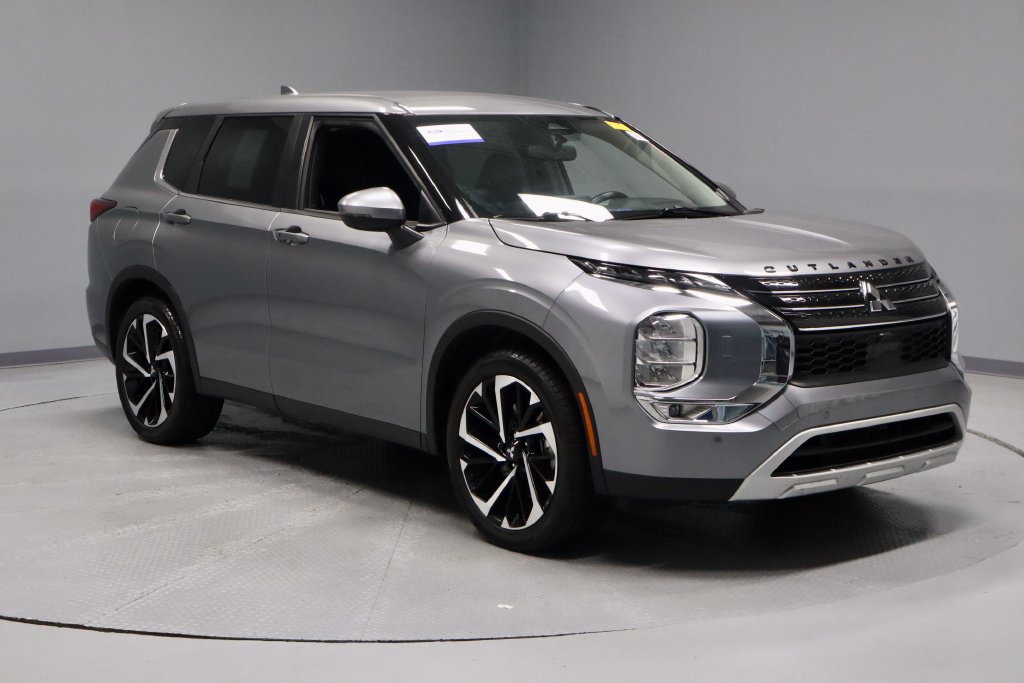 Used 2022 Mitsubishi Outlander SE AWD/4WD image 1