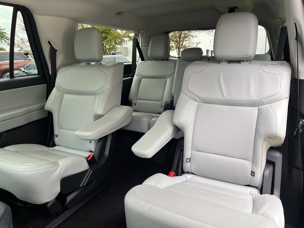 Certified 2025 Ford Expedition Max Platinum w/ Driver's Package AWD/4WD image 14
