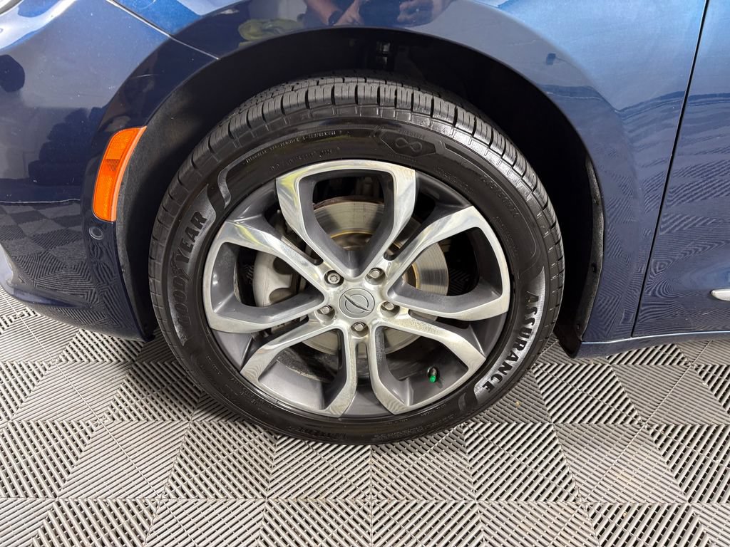 Used 2025 Chrysler Pacifica Pinnacle w/ Trailer Tow Group AWD/4WD image 10