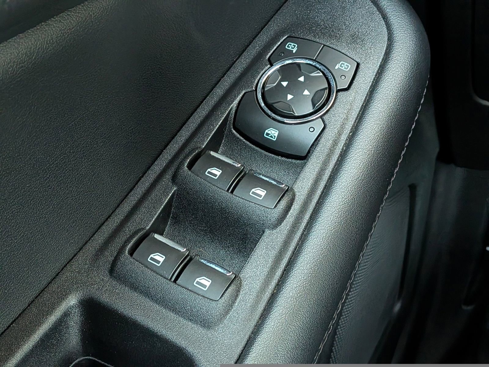 Certified 2024 Ford Edge SE w/ Black Appearance Package image 26