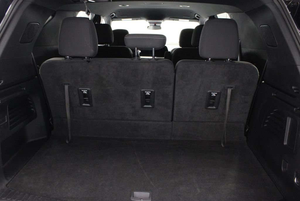 Used 2025 Chevrolet Traverse LT AWD/4WD image 17