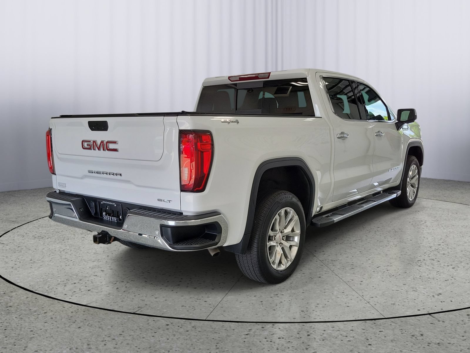 Used 2022 GMC Sierra 1500 SLT w/ SLT Premium Plus Package AWD/4WD image 2