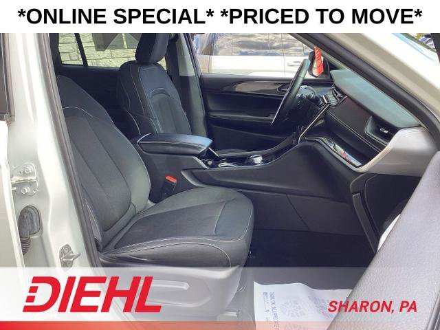 Used 2022 Jeep Grand Cherokee Laredo w/ Luxury Tech Group I AWD/4WD image 10