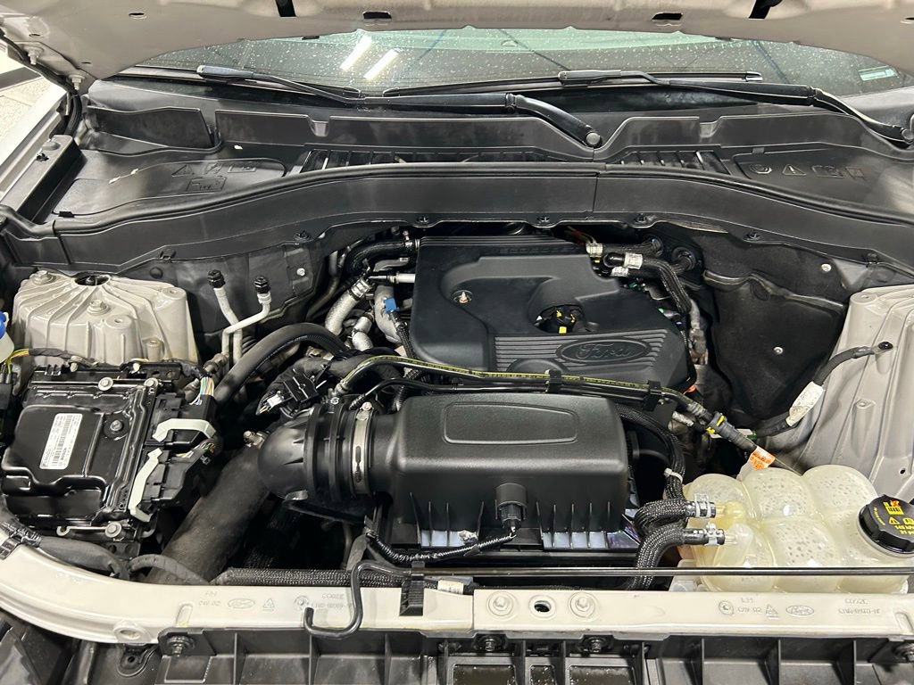 Certified 2020 Ford Explorer XLT w/ Equipment Group 202A AWD/4WD image 32