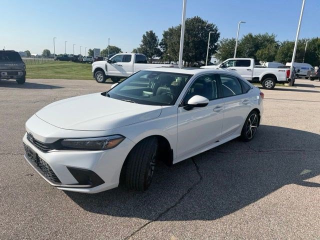Used 2024 Honda Civic Touring image 3