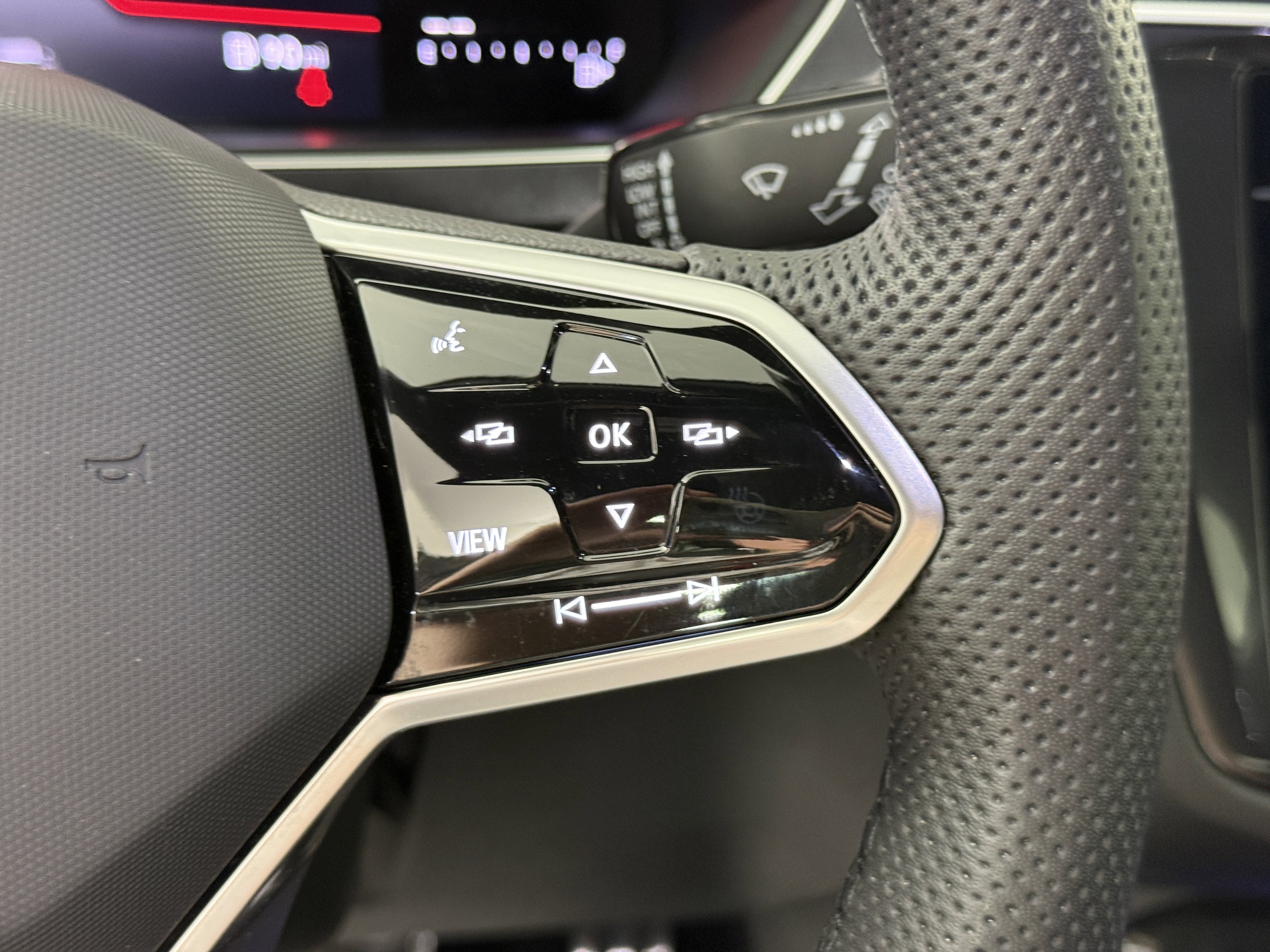 Used 2024 Volkswagen Tiguan SE R-Line image 24