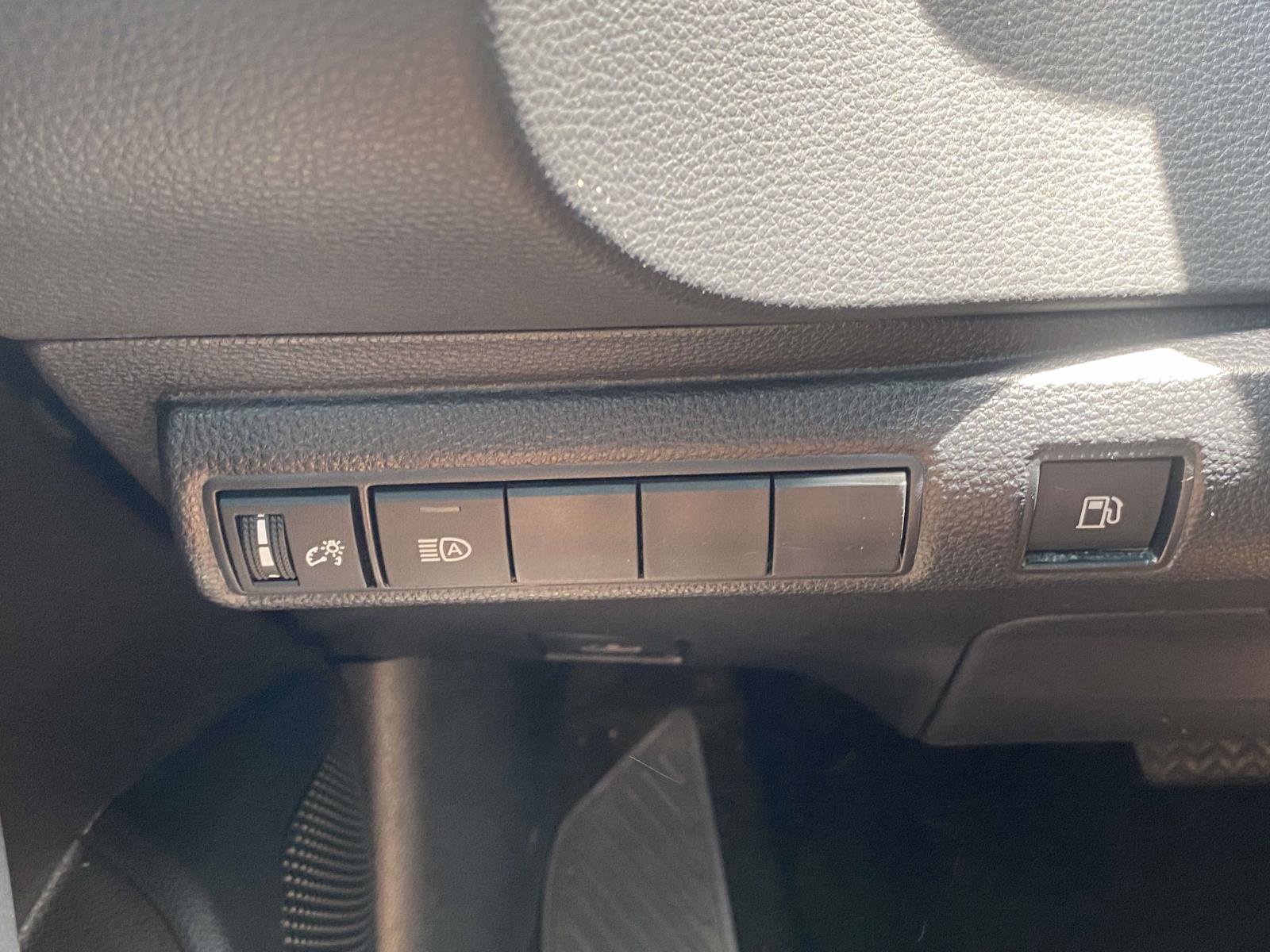 Used 2025 Toyota Corolla LE FWD image 19