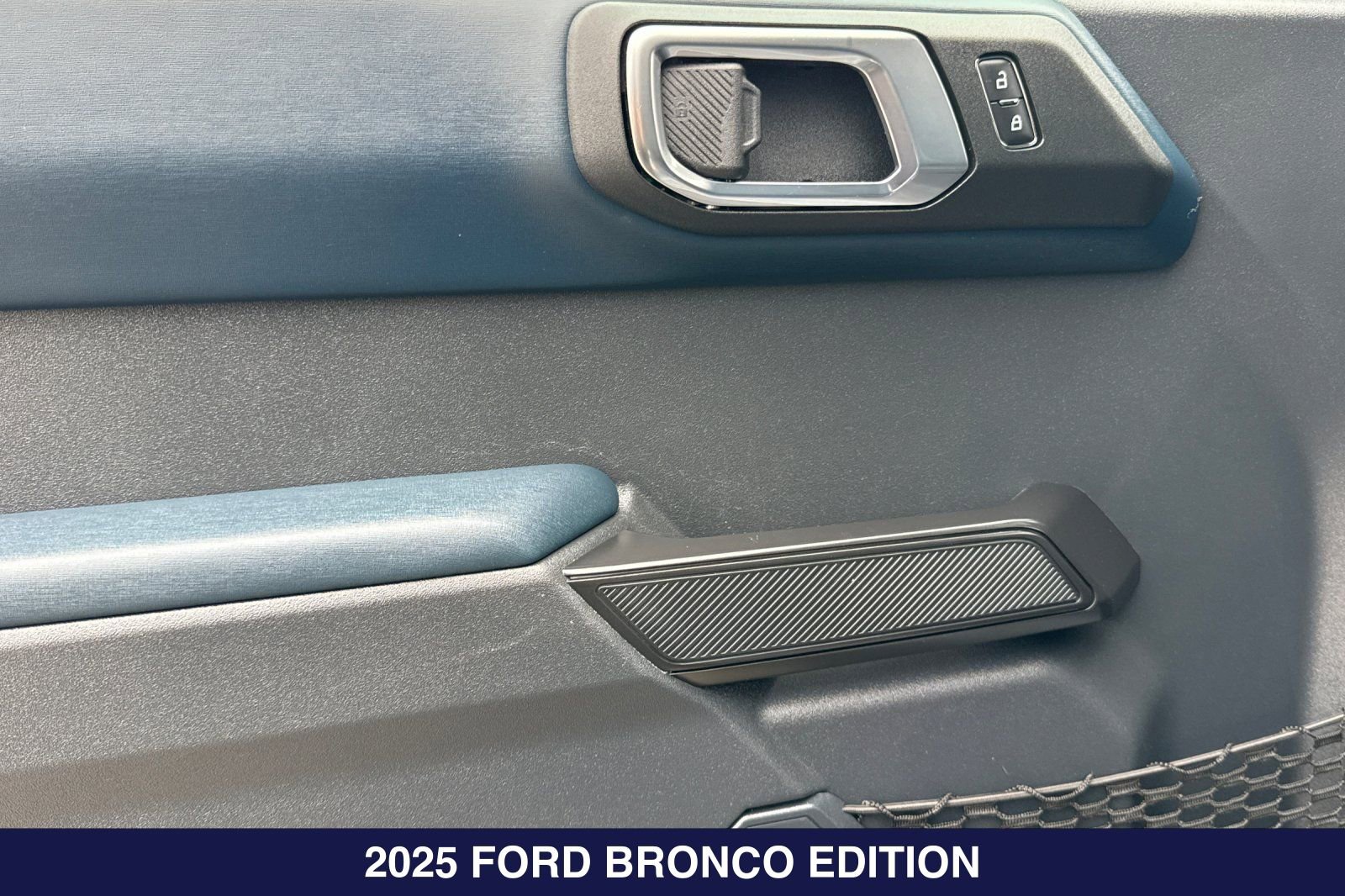 Certified 2025 Ford Bronco Heritage Edition AWD/4WD image 12