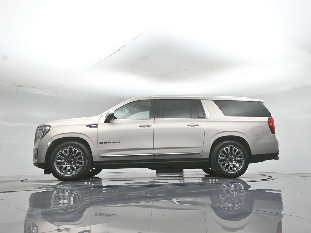 Used 2023 GMC Yukon XL Denali Ultimate AWD/4WD image 8