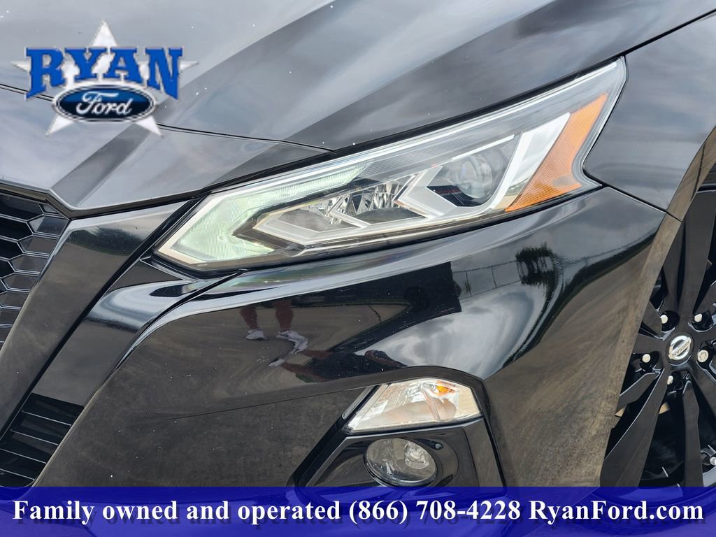 Used 2022 Nissan Altima 2.5 SR w/ Midnight Edition Package FWD image 6
