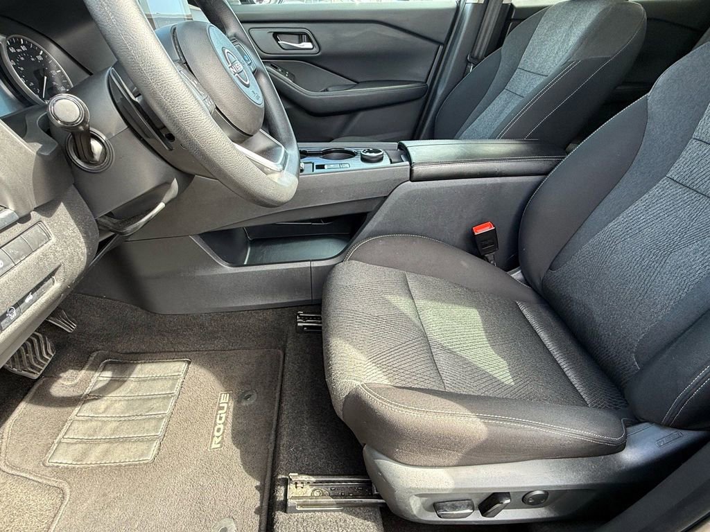 Used 2024 Nissan Rogue SV image 15