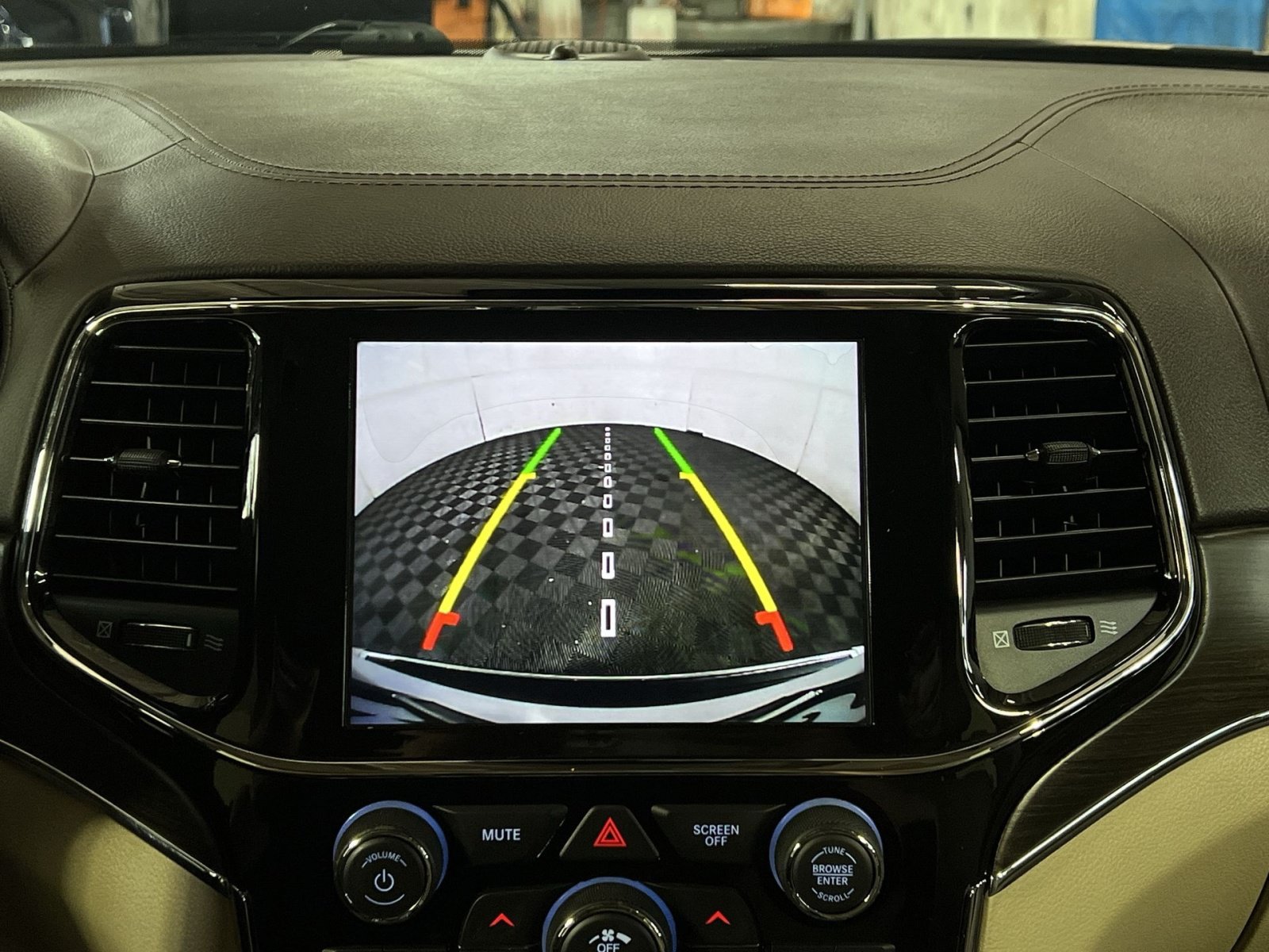 Used 2020 Jeep Grand Cherokee Summit AWD/4WD image 19