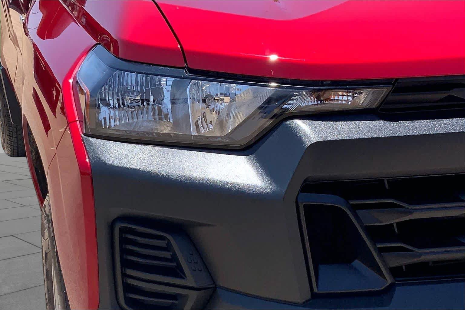 Used 2025 Chevrolet Colorado W/T w/ Advanced Trailering Package RWD image 28