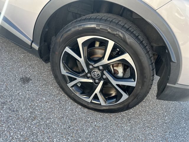 Used 2020 Toyota C-HR XLE FWD image 27