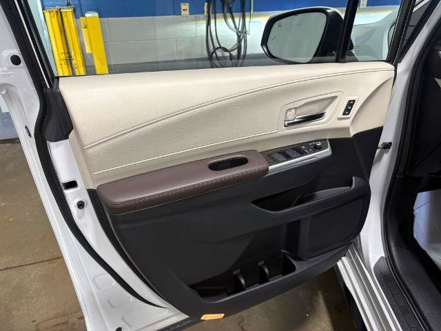 Used 2022 Toyota Sienna Platinum AWD/4WD image 23