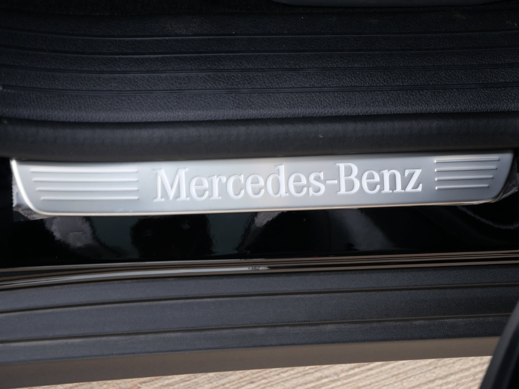 Used 2025 Mercedes-Benz GLE 350 4MATIC image 11