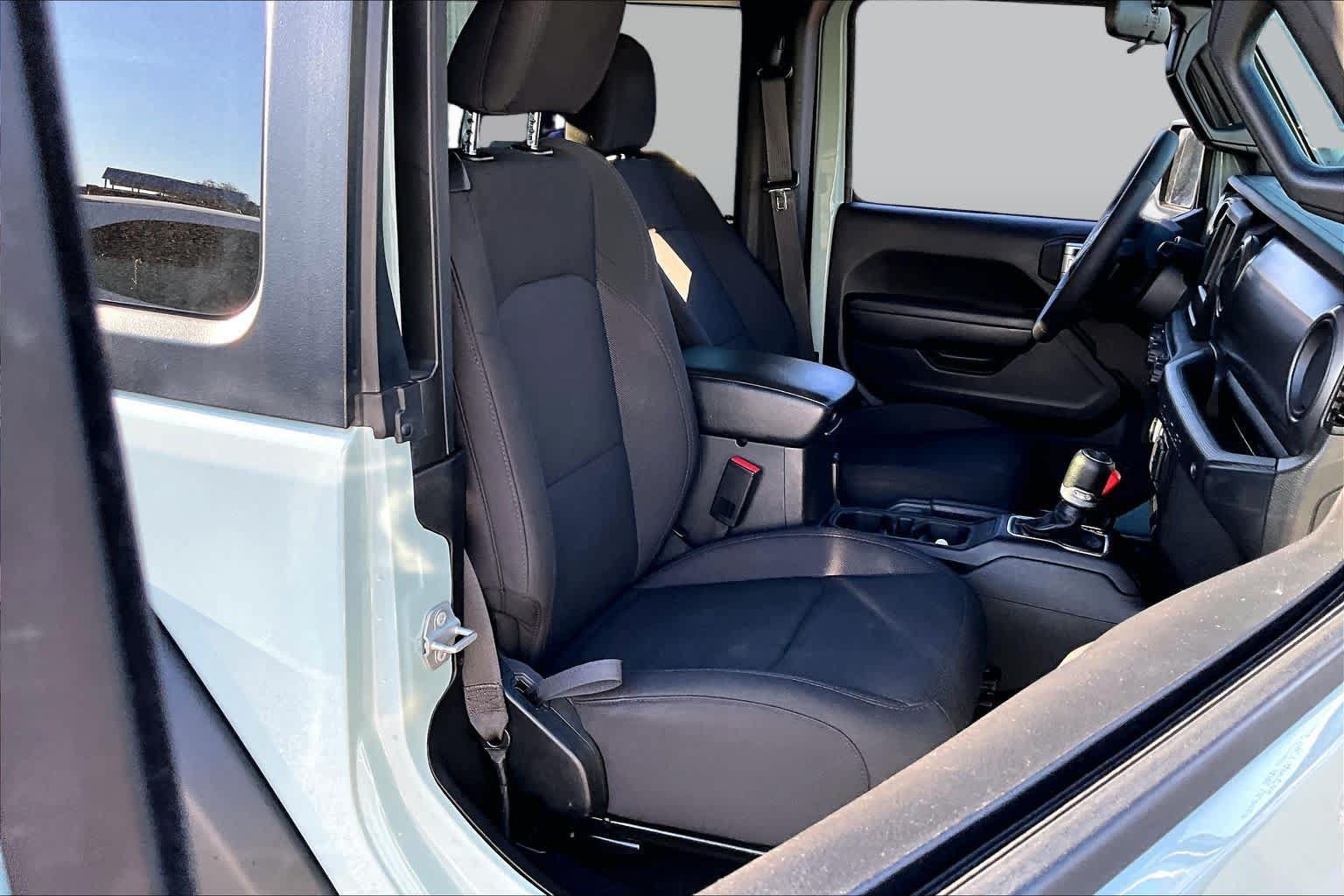 Used 2023 Jeep Wrangler Sport AWD/4WD image 9