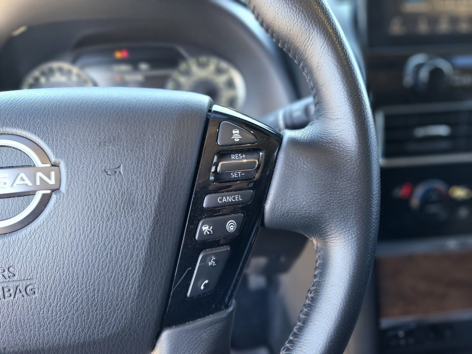 Used 2022 Nissan Armada SL w/ Captain's Chairs Package image 29