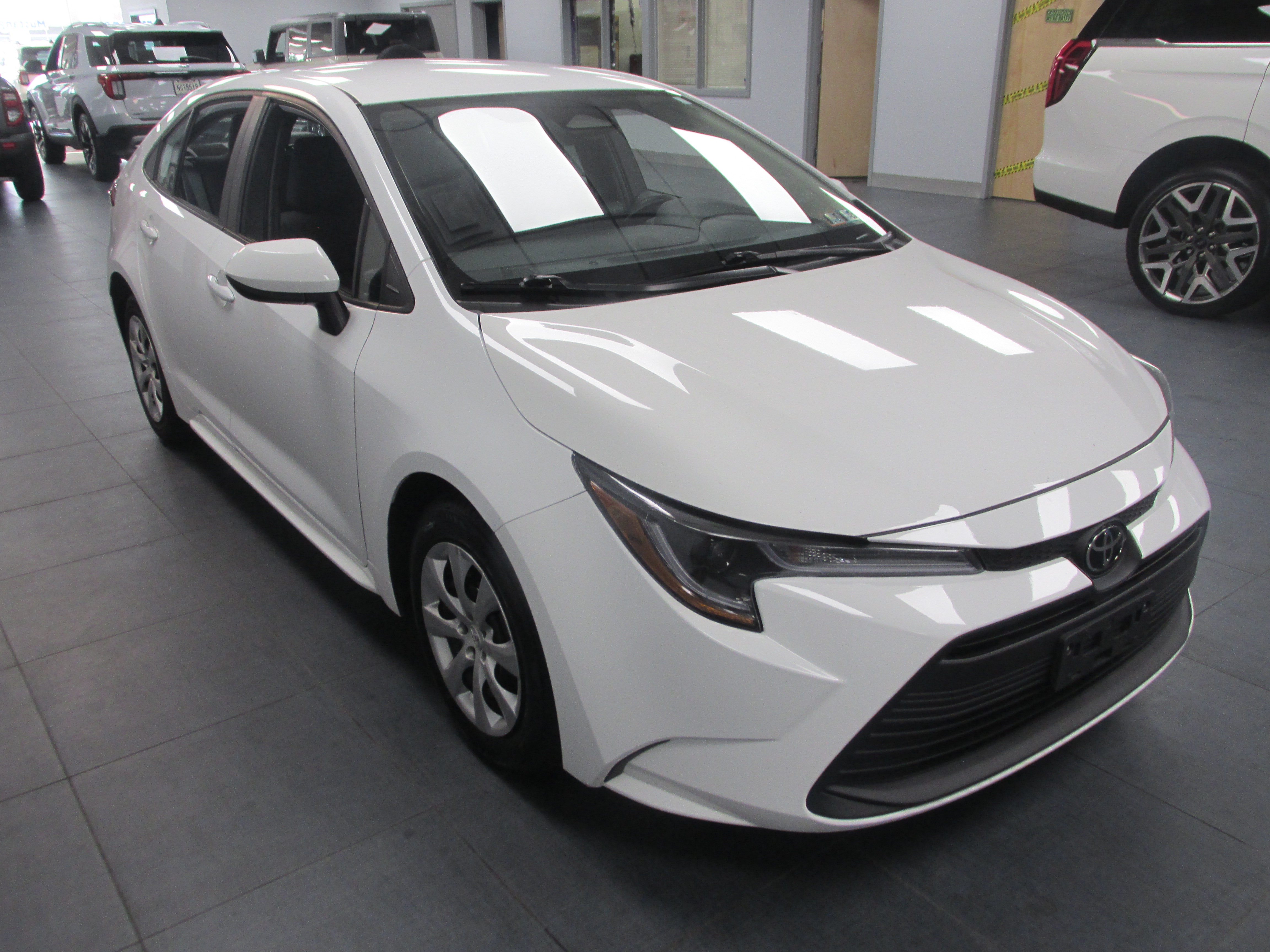 Used 2024 Toyota Corolla LE FWD image 3