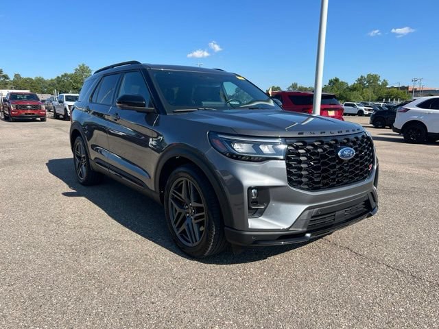 Certified 2025 Ford Explorer ST AWD/4WD image 3