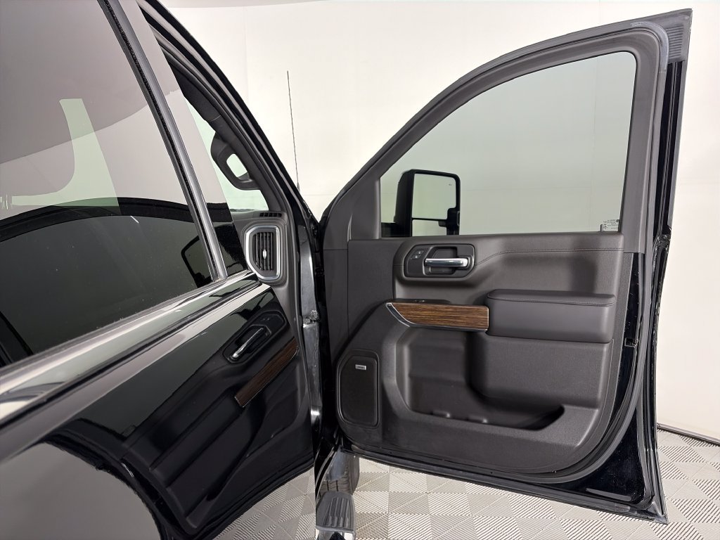 Used 2022 Chevrolet Silverado 3500 High Country AWD/4WD image 30